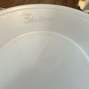 Vintage Rubbermaid TakeAlongs White 3 section container 15”x3.5”. Inside cover